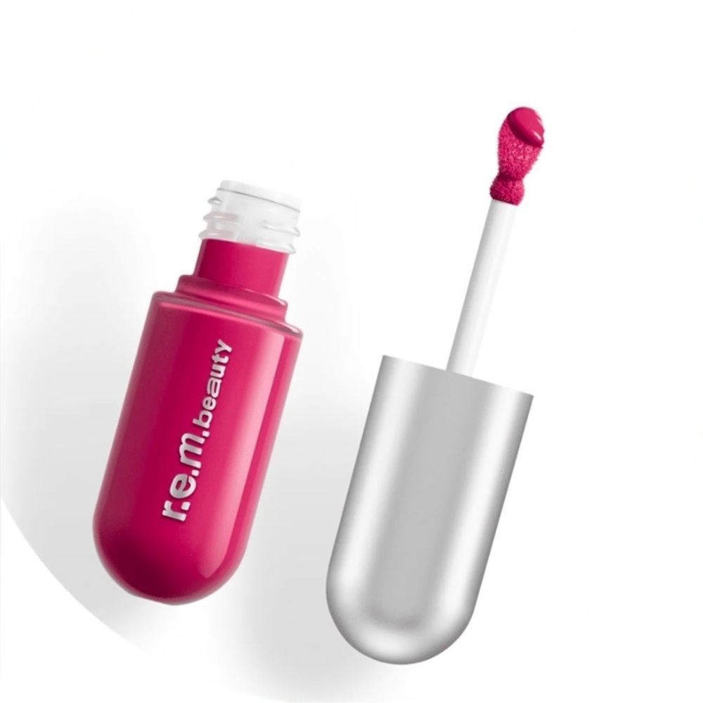 r.e.m. beauty On Your Collar Liquid Lipstick – Doll Face (0.32 fl oz / 9.7 ml)